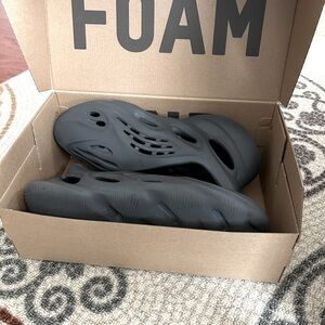 Yezzy Foam runners - Carbon grey